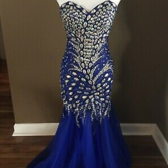 Angela & Alison Prom dress - Picture 10 of 11